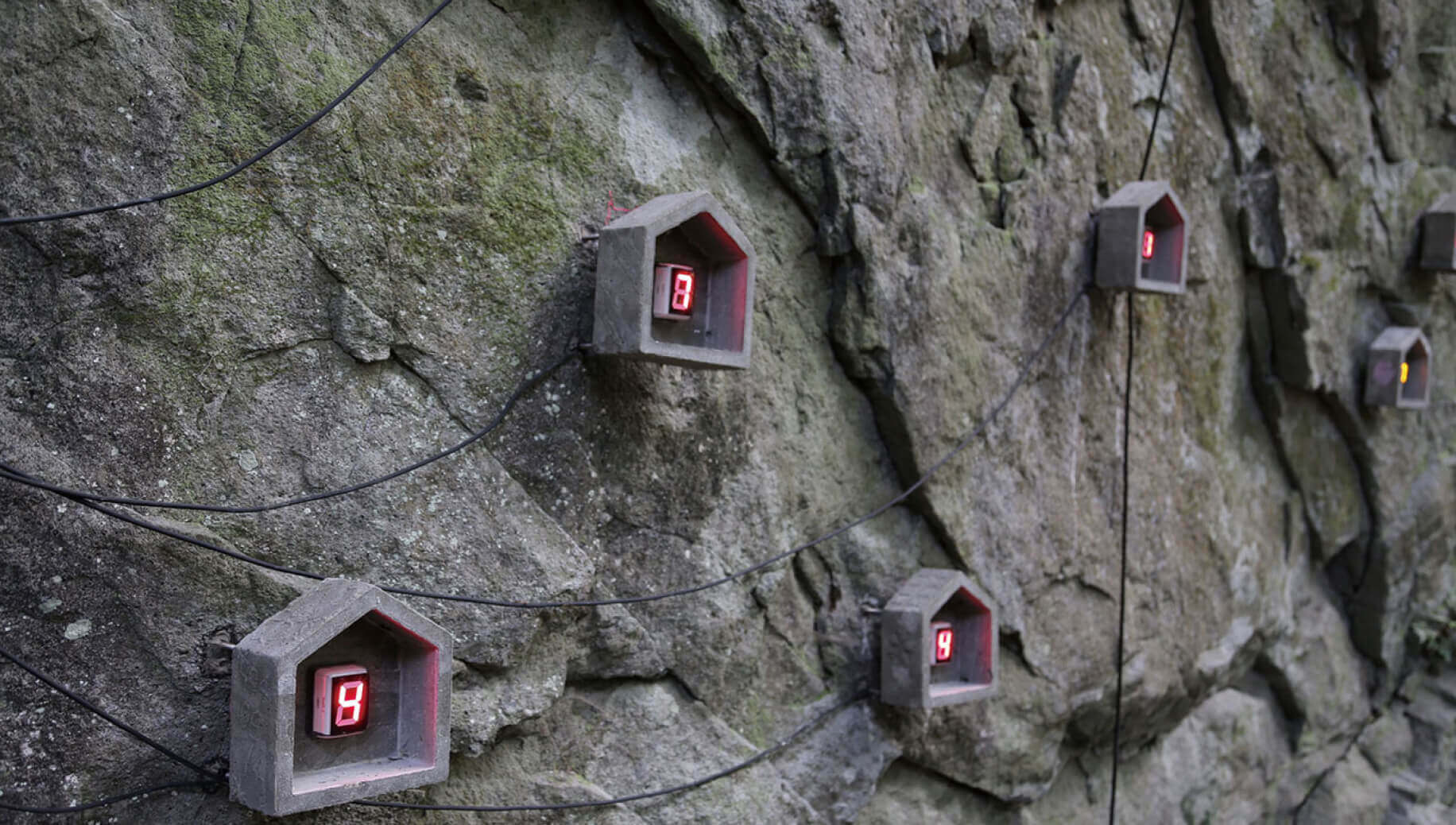 『Hundred Life Houses』宮島達男